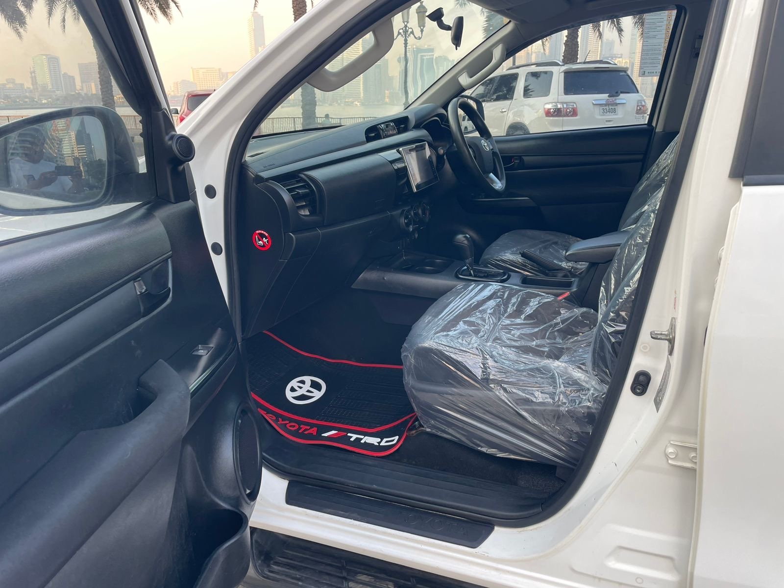 Toyota Hilux SR5 2017 White Bullbar image